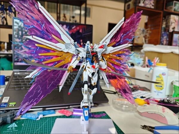 HG 1/144 マイティーストライクフリーダムガンダム専用光の翼+専用台座 セット