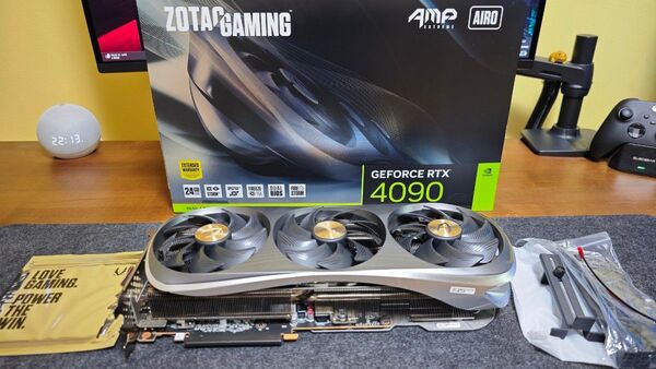 ZT-D40900B-10P ZOTAC GAMING GeForce RTX 4090 AMP Extreme AIRO 中古品