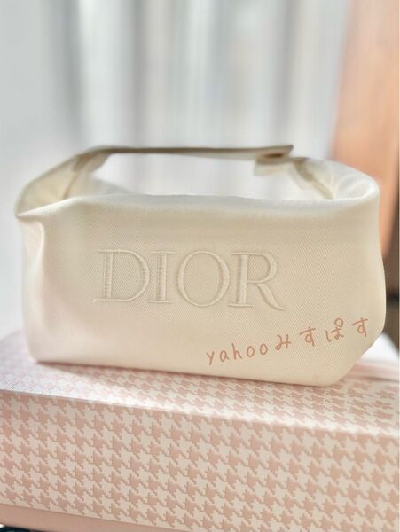 海外限定★新品未使用 2025年 ディオール DIOR ノベルティ ポーチ 三日月ショルダー型 刺繍ロゴ オフホワイト アイボリー