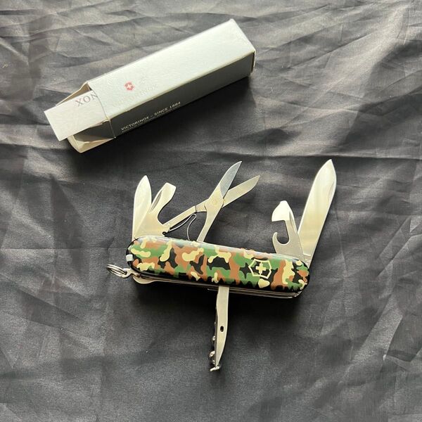 【未使用・箱付・送料込】ビクトリノックス VICTORINOX ハントマン カモフラージュ マルチツール