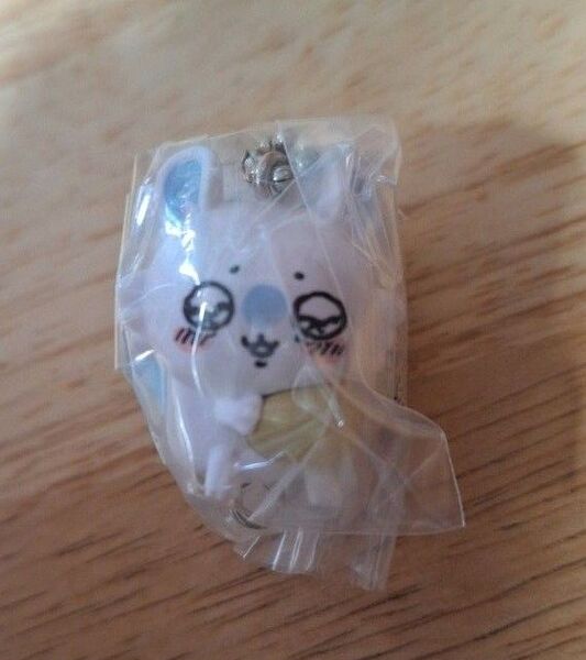 新品未開封ちいかわつまんでつなげてますこっとモモンガボールチェーンタイプ マスコットガシャポンバンダイ