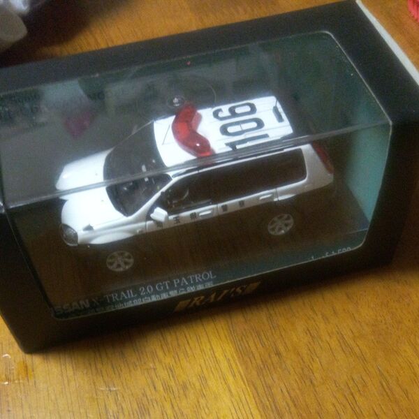 RAI'S 1/43 日産 エクストレイル 2004埼玉県警察地域部自動車警ら隊車両 ミニカー
