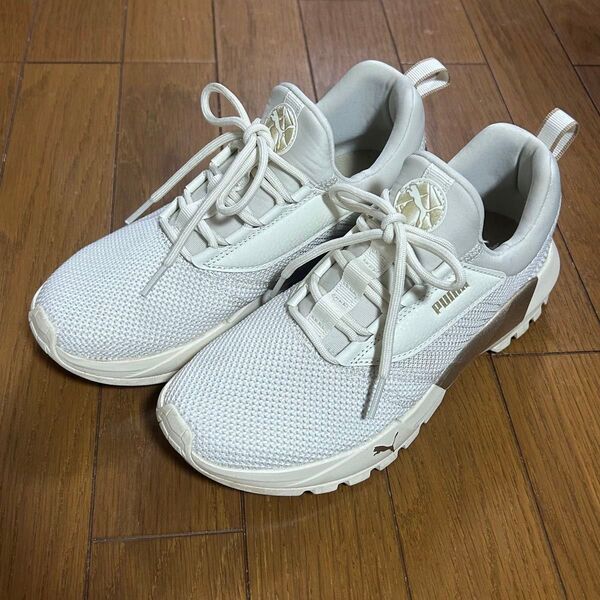 PUMA SOFTFOAM ホワイト スニーカー ゴールドメッシュ 24センチ