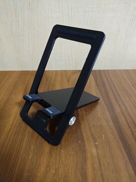 UGREEN スマホスタンド 折りたたみ式 卓上 角度調整 PC+ABS素材 4.7~7.9インチ 1