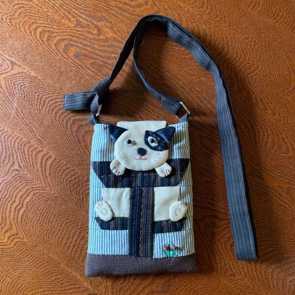 ハンドメイド 猫のパッチワーク スマホショルダーバッグ スマホポーチ サコッシュ ポシェット