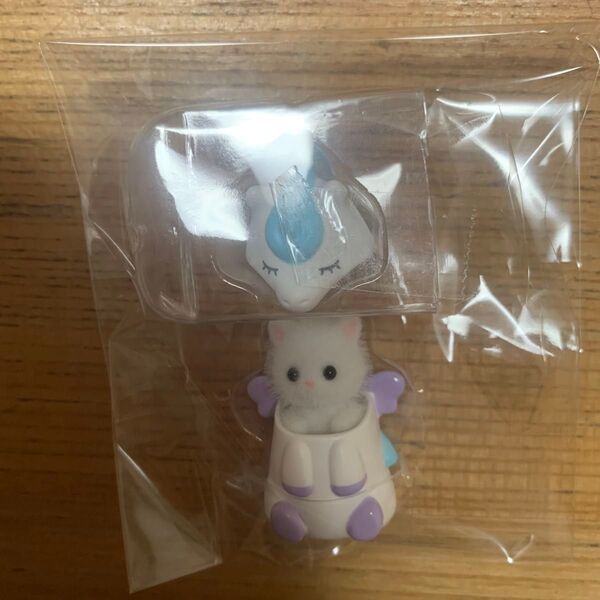 新品 シルバニア お城のゆめいろゆうえんち -ハピネスドリーム- 人形、衣装 ペルシャネコの小さい赤ちゃん ブレ