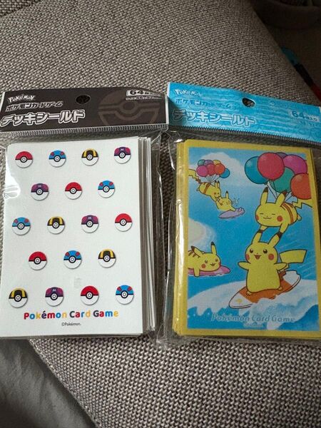 ポケモンカードゲーム デッキシールド スリーブ なみのりピカチュウ&そらをとぶピカチュウ モンスターボールデザイン 2点セット