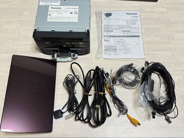美品 使用約半年 パナソニック CN-F1X10BGD 10型 有機EL フローティングナビ ストラーダ Blu-rayおまけ付
