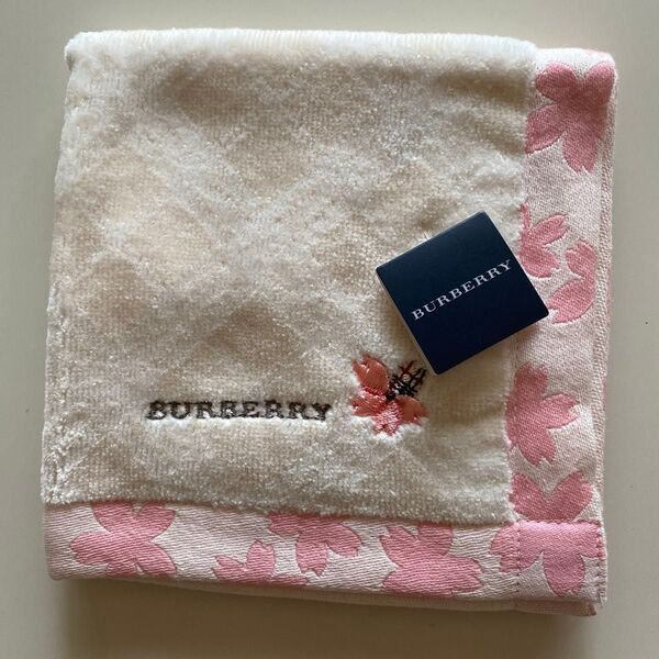 新品未使用 burberryバーバリー レディース タオルハンカチ チェック 桜柄 ベージュ ベロア