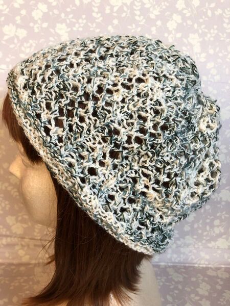 透かし編みのサマーニット帽 グリーン系 軽くて涼しい手編み帽子 ハンドメイド コットン混