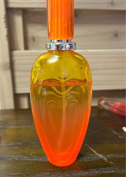 エスカーダ サンセットヒート100ml 残量8から7割強 日本語表記ありです。 香水 エスカーダ オードトワレ EDT