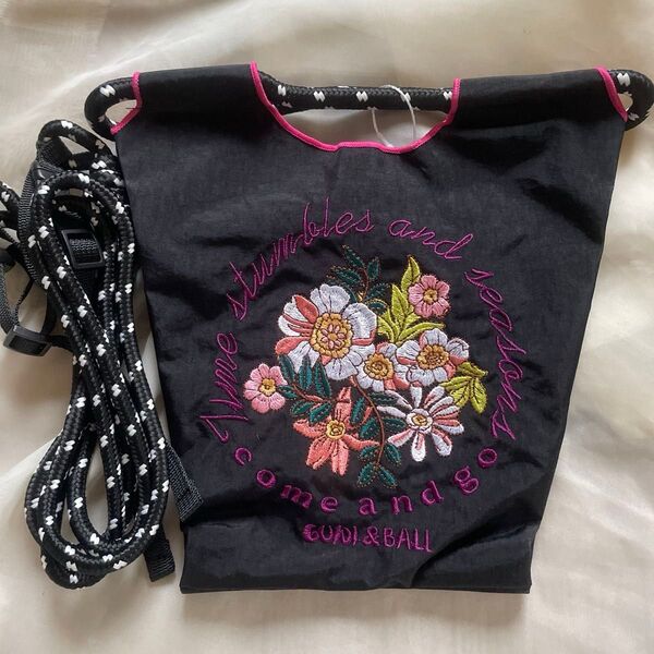 花柄 刺繍ナイロンミニショルダーバッグ(Sサイズ)ブラック系 未使用タグ付き ラスト1点