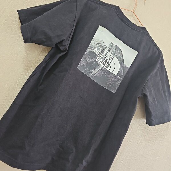 THE NORTH FACE ザノースフェイスメンズ半袖Tシャツ 綿100% 黒色 ブラックバックプリント