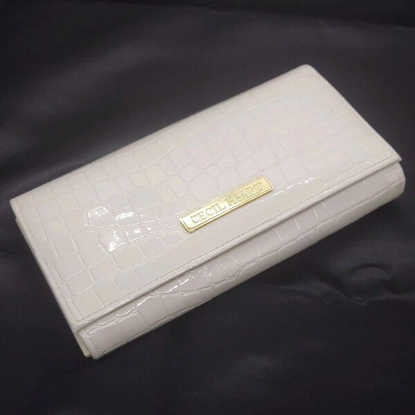 セシルハート ラウンドファスナー長財布 白 CECIL HeART