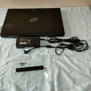 Fujitsu FMV LIFEBOOK AH45/K 15インチノートPC 抜殻状態 部品取、ベース機として