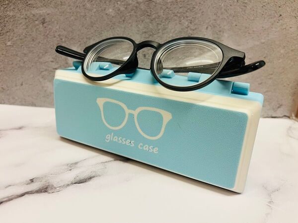 大きめのメガネケース(ハンドメイド品) アイスブルー×ホワイト
