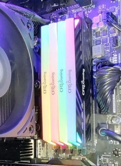 DDR4 4133MHZ 16GB メモリー RGB (8GB x2)