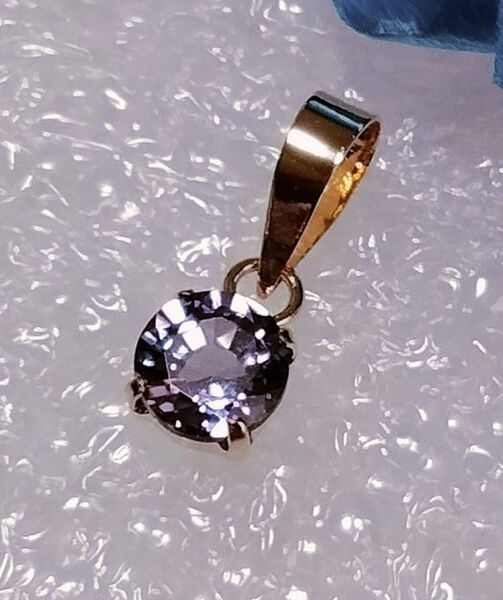 新品K18イエローゴールドペンダントトップ シンセティックアレキサンドライト 0.35CT