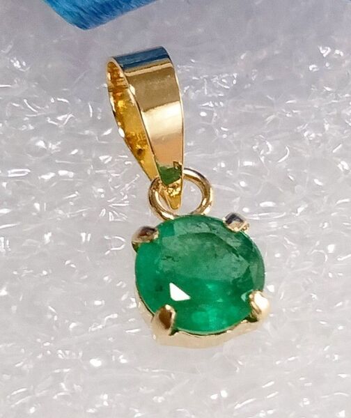 新品K18イエローゴールド天然石エメラルドトップ0.25CT