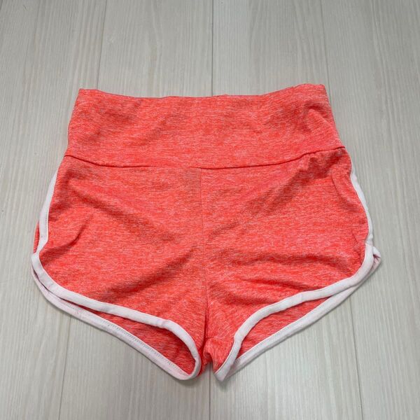 美脚見え◎ バックギャザー スポーツショートパンツ ヨガ・ジム