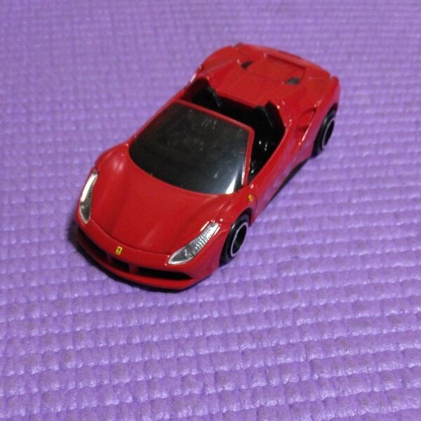 トミカ フェラーリ488 スパイダー 赤色