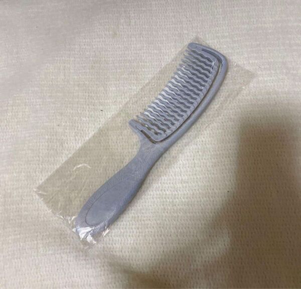 ヘアコーム くし 水色 新品 未使用 コーム くし レディース 髪の毛 サラサラ 粗め ブラシ ウェーブ ライトブルー