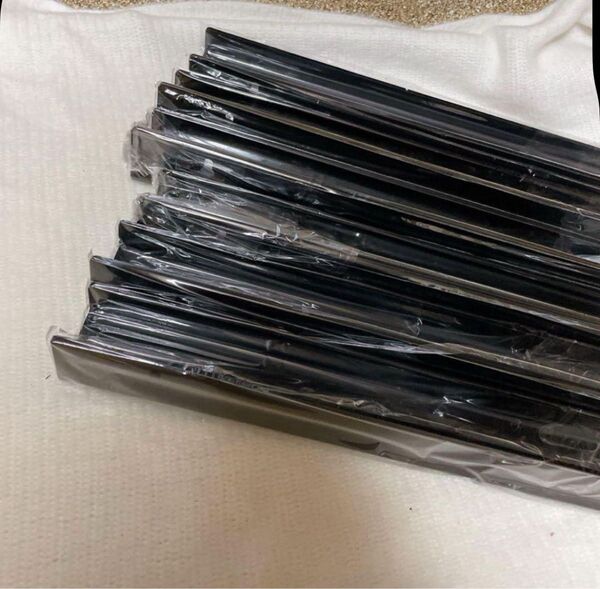 マニキュア収納ラック ネイルカラー収納 マニキュアディスプレイ ネジで取付 壁掛け U型棚 6点セット アクリル製 (黒い)