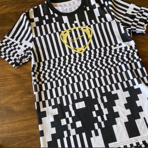 美品 ナイキ サッカー ウェア 160 165 S メンズ キッズ T 半袖 フットサル 半袖Tシャツ トレーニングウェア