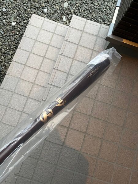 硬式木製バットウルティムス 85cmセミトップバランス