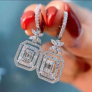 高級 CZ ダイヤモンド パヴェ ピアス シルバー 揺れる ブランド ジュエリー キラキラ 高見え フープピアス 結婚式 お呼ばれ
