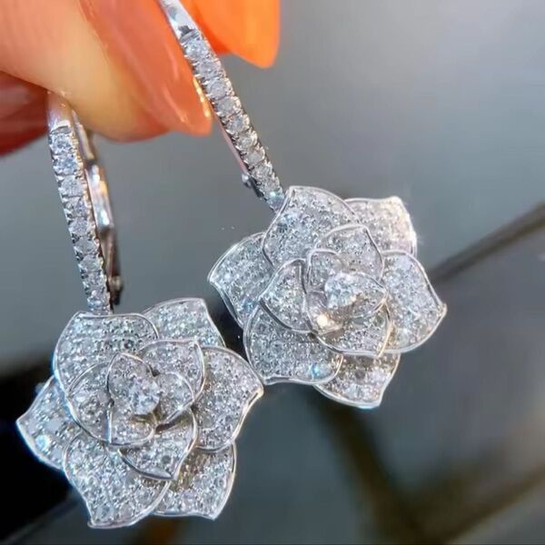 高級 CZ ダイヤモンド カメリア モチーフ ピアス シルバー パヴェ フラワー バラ 花 高見え ジュエリー ブランド 揺れる