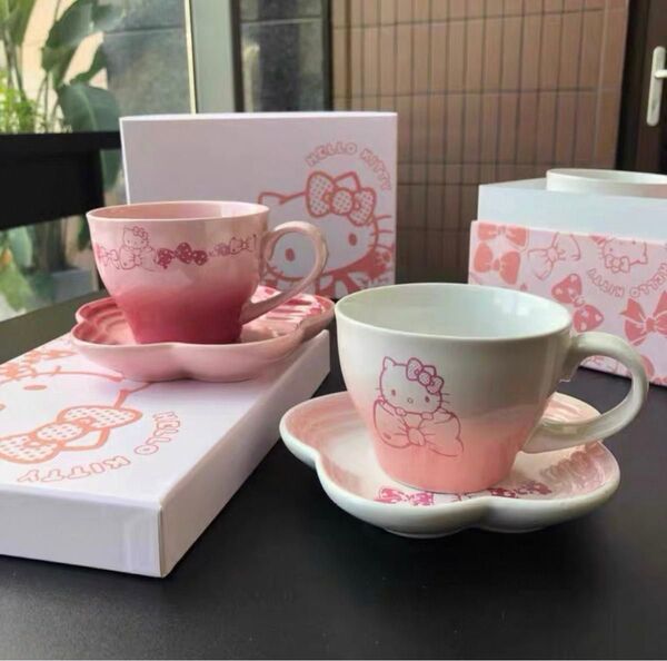 ル・クルーゼ サンリオハローキティコラボマグカップ2客セット