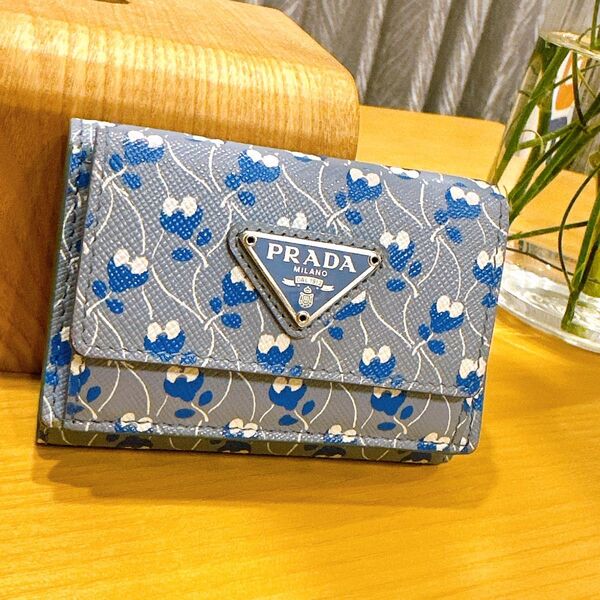 【極美品】PRADA 三つ折財布 3つ折り 財布 小銭入れ 現物のみ発送します。 プラダ