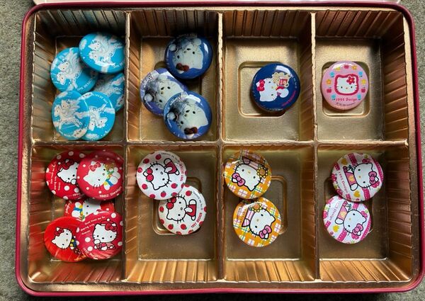 レトロレア。キティ缶バッジ コレクション10種、21個おまとめ。76年〜98年