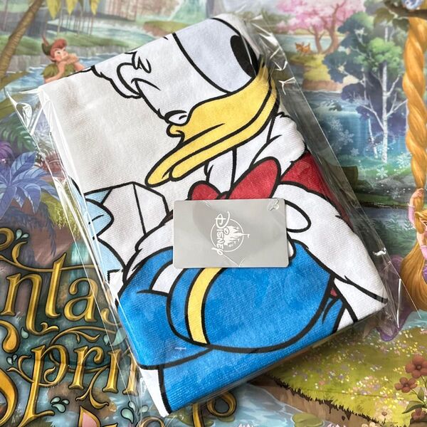 新品タグ付き ディズニーストア ドナルド バスタオル DONALD THE KING BIRTHDAY