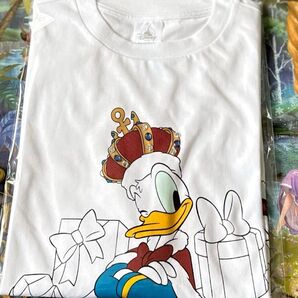 新品タグ付き ディズニーストア ドナルド Tシャツ ホワイト XL DONALD THE KING BIRTHDAY