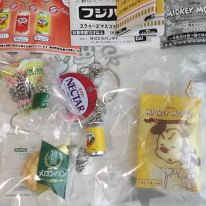 【ガチャ】ミニチュアチャーム 黄色系 緑系 食品系 まとめ売り 4つ