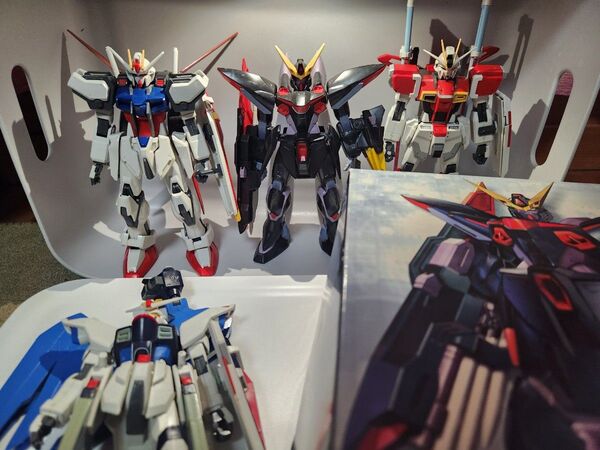 ガンプラ 1/100 SEEDシリーズ ブリッツ箱付き エールストライク ソードインパルス おまけジャンクフリーダム 組立済