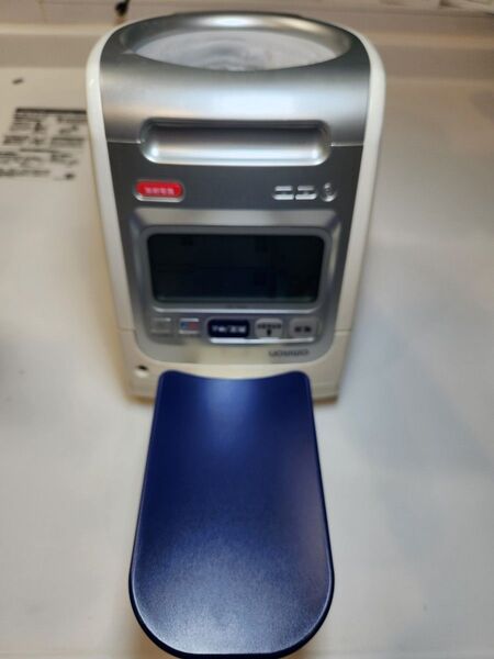 OMRON オムロン上腕式自動血圧計 HEM-1021 測定姿勢チェック表示 蓋欠品
