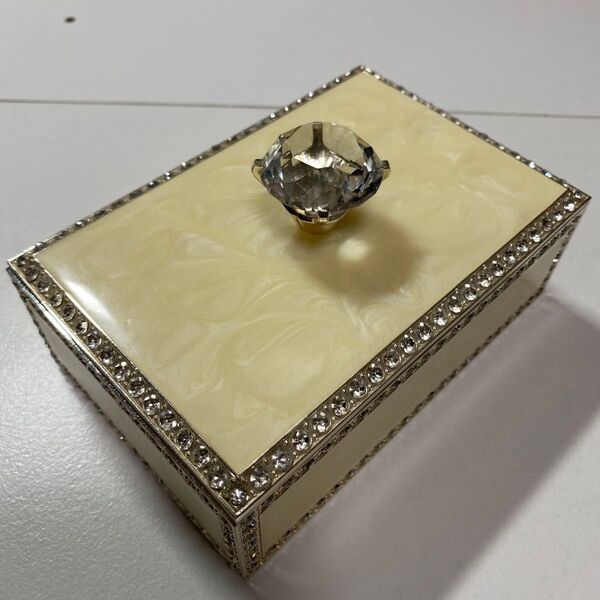 ジュエリーボックス ラインストーン付き ベージュ 上品