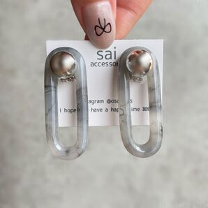 シルバー ロジウム グレー ピアス イヤリング 揺れない ニュアンス もやもや 個性的 銀 大ぶり かっこいい シンプル 辛口 灰