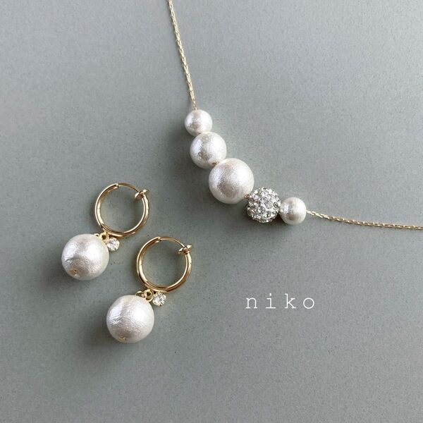 \人気2点セット/ ホワイト コットンパール ネックレス イヤリング ピアス ゴールド 再販 人気 パール アクセサリー 結婚式