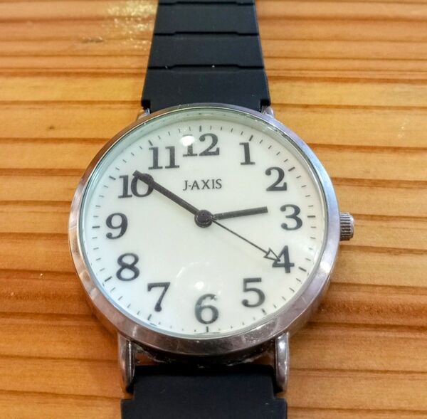 J-AXIS 腕時計 シンプルで見やすい 白文字盤 クオーツ メンズ、レディース腕時計 稼働品 中古品 ベルトは社外品。