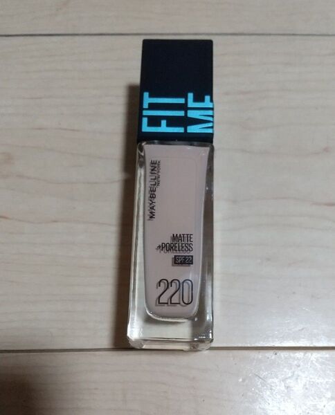 メイベリン フィットミー リキッド ファンデーション R 220 MAYBELLINE