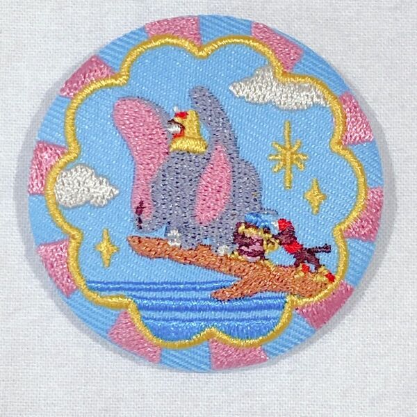 Disney ディズニー 刺繍缶バッジ BANDAI ダンボ no.2