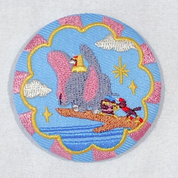 Disney ディズニー 刺繍缶バッジ BANDAI ダンボ no.6