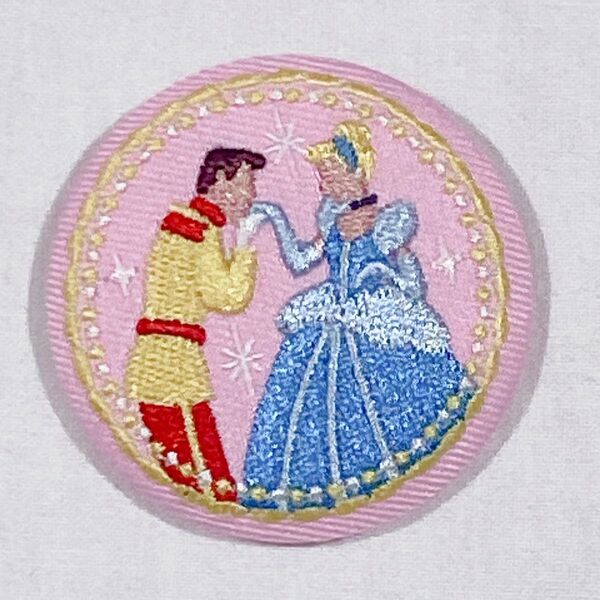 Disney ディズニー 刺繍缶バッジ BANDAI シンデレラ no.2
