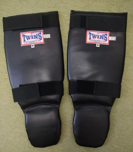 ツインズTWINS キックボクシング レガース シンガード Mサイズ レッグガード すね当て