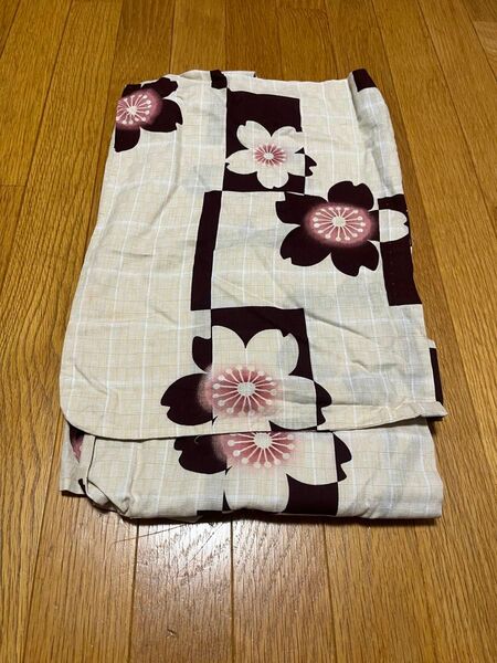 ベージュに赤茶の桜模様 大人っぽい浴衣単品