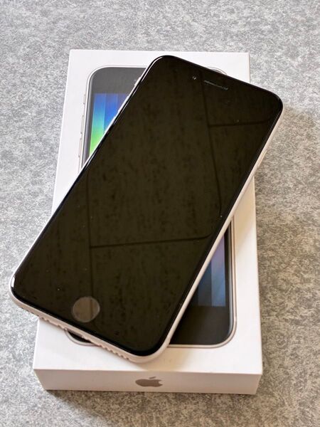 iPhone SE3 SIMフリー 128GB ホワイト